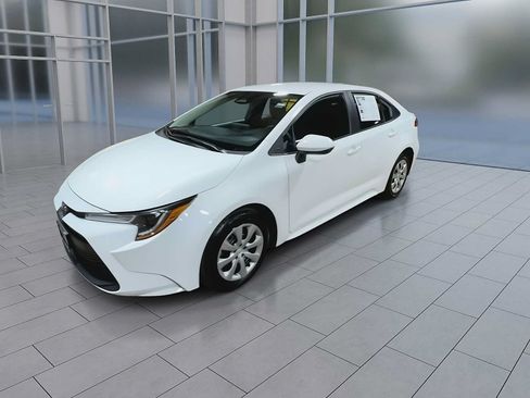 Used 2025 Toyota Corolla LE FWD image 4