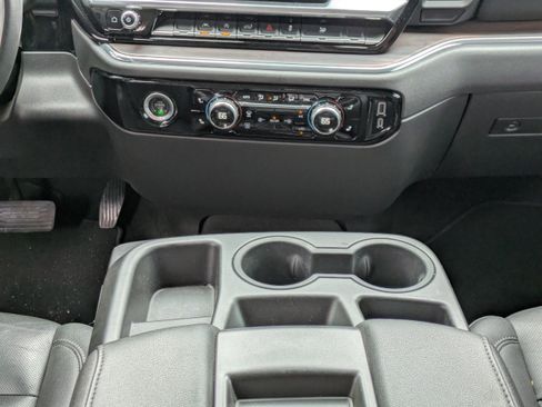 Used 2024 GMC Sierra 1500 SLT AWD/4WD image 17