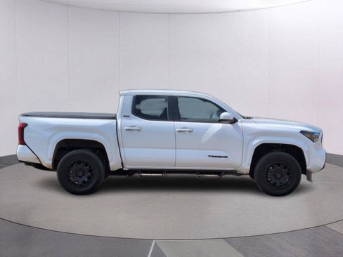 Used 2025 Toyota Tacoma SR5 RWD image 7