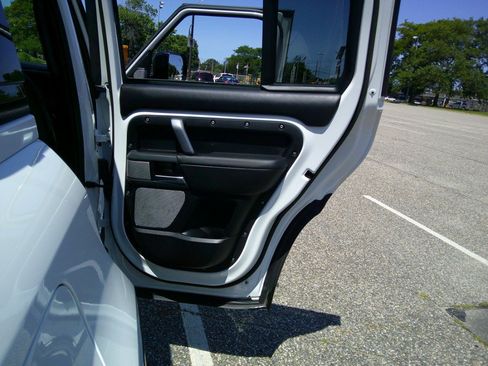 Used 2023 Land Rover Defender 130 X-Dynamic SE AWD/4WD image 61