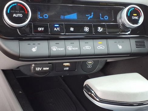 Used 2025 Hyundai Elantra SEL FWD image 11