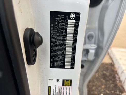 Used 2025 Toyota Corolla LE image 29