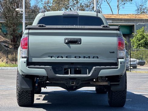 Used 2022 Toyota Tacoma TRD Sport w/ Technology Package image 4