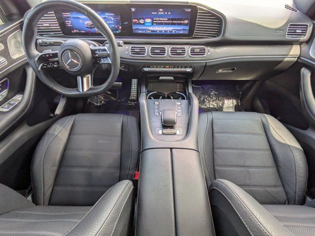 Used 2025 Mercedes-Benz GLS 580 4MATIC image 15