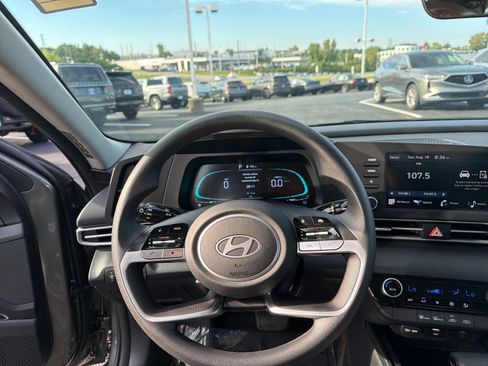 Used 2026 Hyundai Elantra Hybrid FWD image 14