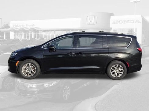 Used 2022 Chrysler Pacifica Touring-L FWD image 5