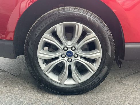 Used 2019 Ford Edge Titanium w/ Equipment Group 301A AWD/4WD image 30