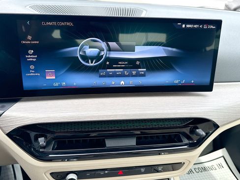 Used 2025 BMW 430i xDrive Coupe w/ Premium Package image 35