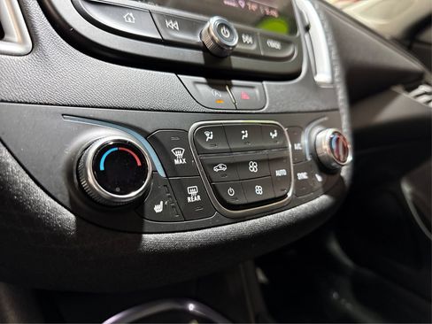 Used 2025 Chevrolet Malibu LT FWD image 23