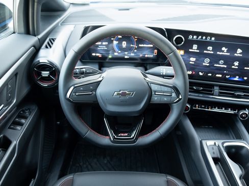 New 2025 Chevrolet Equinox EV RS image 2