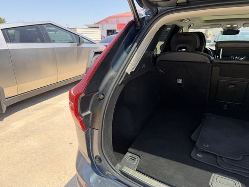Used 2023 Volvo XC60 B5 Core w/ Climate Package AWD/4WD image 4