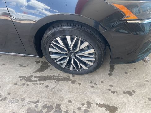 Used 2024 Nissan Altima 2.5 SV image 5