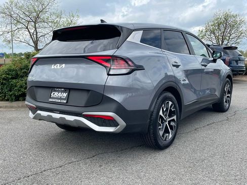 Used 2023 Kia Sportage EX image 8