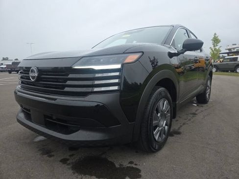 Used 2025 Nissan Kicks S FWD image 2