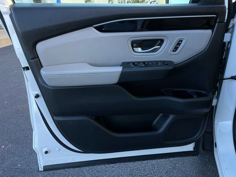 Certified 2025 Honda Pilot EX-L image 23