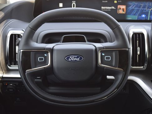 New 2025 Ford Expedition Platinum w/ Driver's Package image 8