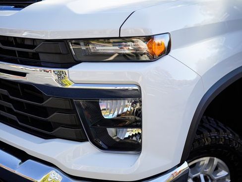 Used 2025 Chevrolet Silverado 2500 LT w/ Convenience Package image 3