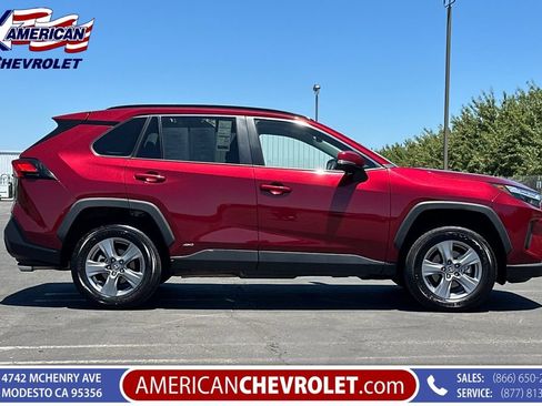 Used 2025 Toyota RAV4 XLE AWD/4WD image 4