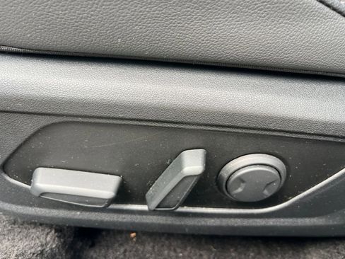 Used 2025 Hyundai Elantra Limited image 22