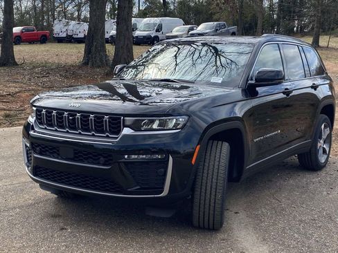 New 2026 Jeep Grand Cherokee Limited w/ Luxury Tech Group II image 3