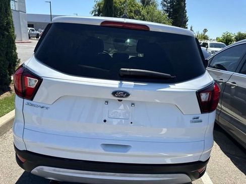 Used 2019 Ford Escape SE FWD image 3