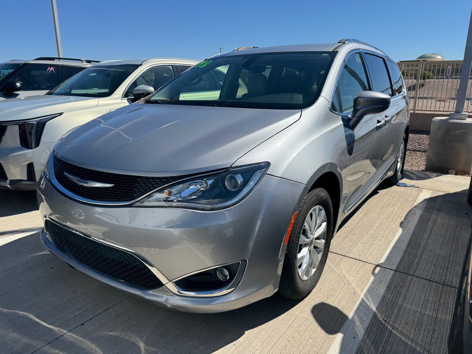 Used 2018 Chrysler Pacifica Touring-L Plus FWD image 2