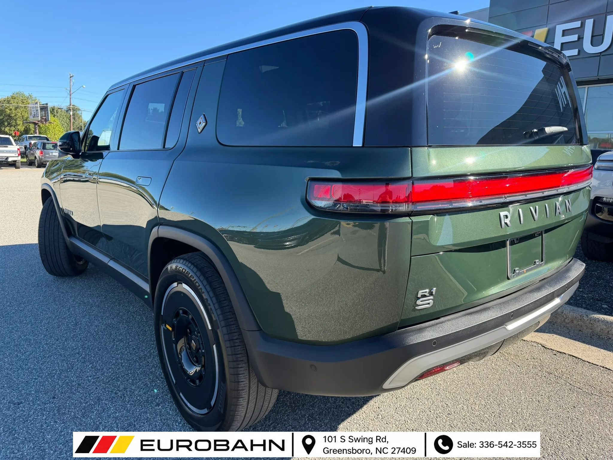 Used 2025 Rivian R1S Adventure Dual AWD/4WD image 5