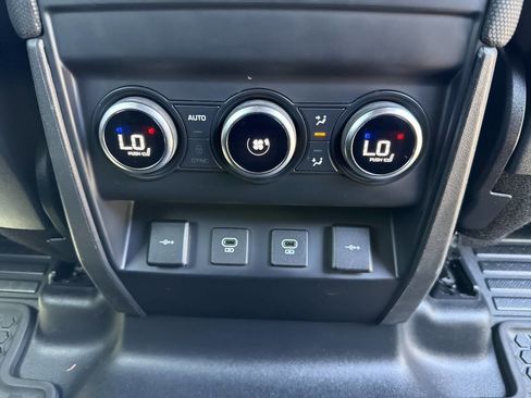 Used 2021 Land Rover Defender 110 X-Dynamic HSE AWD/4WD image 26