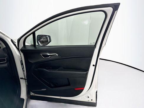 Used 2024 Kia Sportage LX image 29