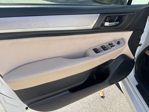 Used 2016 Subaru Legacy 2.5i Premium image 9