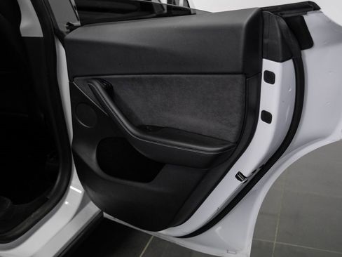 Used 2022 Tesla Model Y Long Range image 49