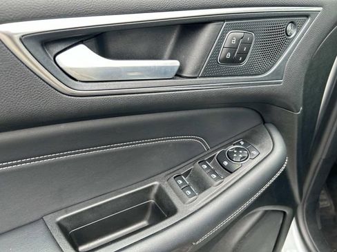 Used 2024 Ford Edge Titanium image 17