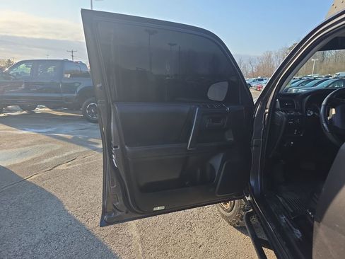 Used 2018 Toyota 4Runner TRD Off-Road Premium image 18