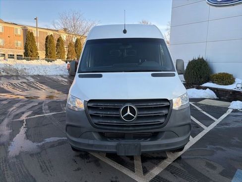 Used 2021 Mercedes-Benz Sprinter 2500 image 2
