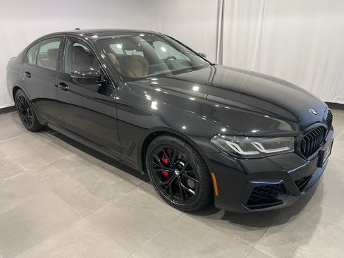 Used 2023 BMW 540i xDrive w/ M Sport Package AWD/4WD image 3