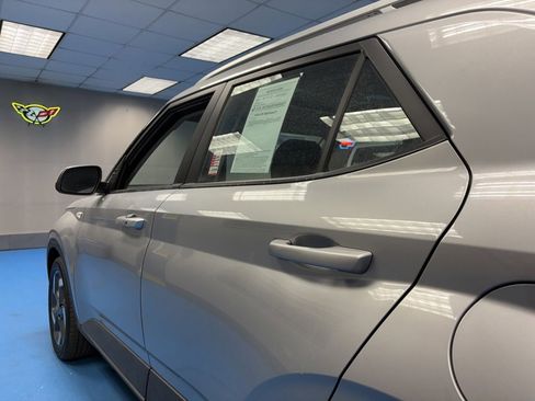 Used 2025 Hyundai Venue SEL image 19