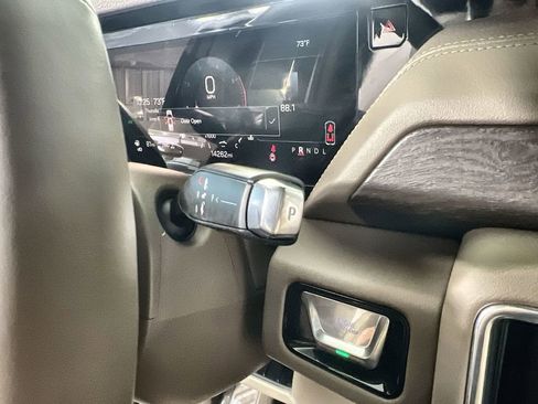 Certified 2025 GMC Yukon XL Denali w/ Denali Reserve Package AWD/4WD image 17