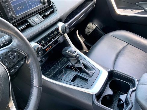 Used 2019 Toyota RAV4 XLE Premium FWD image 16