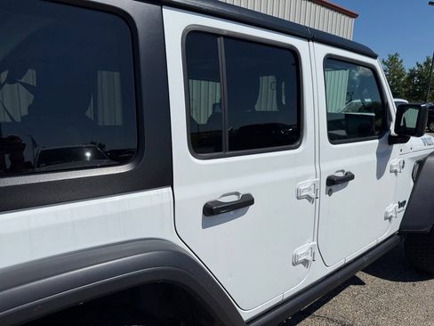 Used 2024 Jeep Wrangler Unlimited AWD/4WD image 38