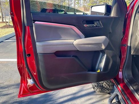 Used 2024 Chevrolet Colorado ZR2 w/ ZR2 Convenience Package III image 23