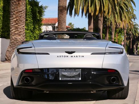 Used 2022 Aston Martin DB11 Volante image 8