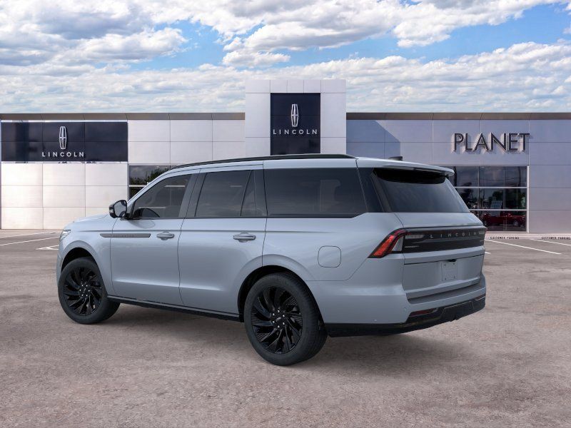 New 2025 Lincoln Navigator Reserve w/ Jet Appearance Package AWD/4WD image 4