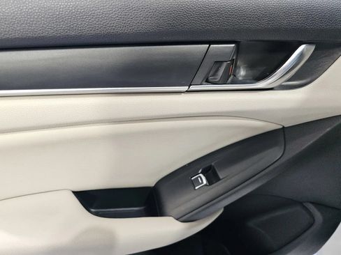 Used 2020 Honda Accord Hybrid image 11