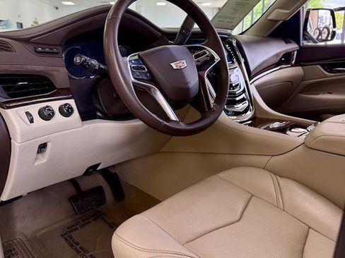 Used 2016 Cadillac Escalade Premium AWD/4WD image 13