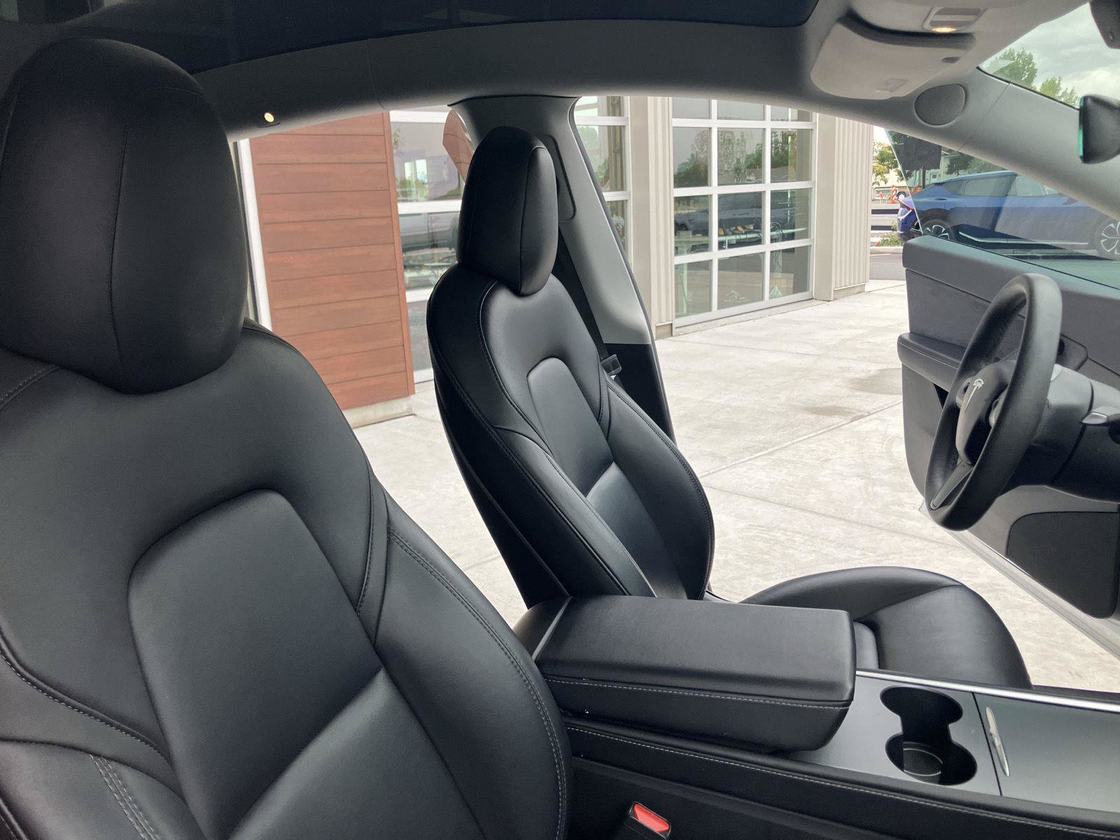 Used 2022 Tesla Model Y Long Range AWD/4WD image 23