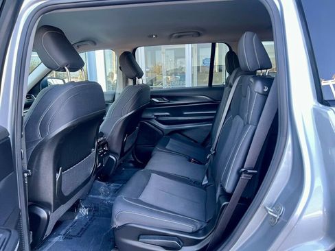 Used 2023 Jeep Grand Cherokee L Laredo image 17