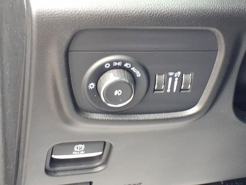 Used 2024 Jeep Grand Cherokee Limited w/ Luxury Tech Group II image 19