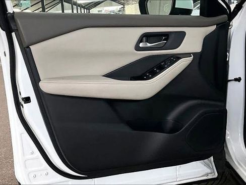 Certified 2025 Nissan Rogue SV image 21