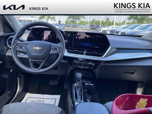 Used 2024 Chevrolet Trax LT FWD image 18