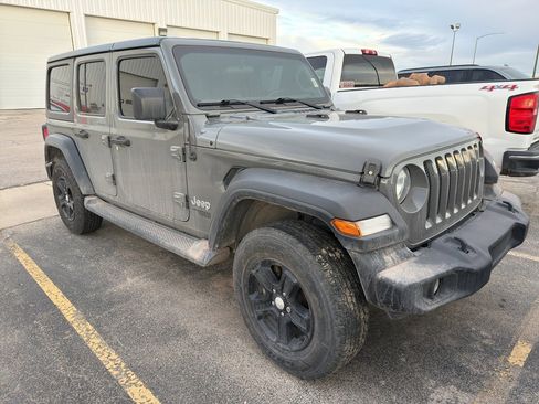 Used 2020 Jeep Wrangler Unlimited Sport S image 2